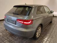 Pogled od pozadi desno