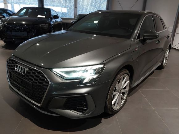 Pogled od napred levo