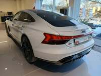 Pogled od pozadi levo