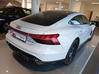 Pogled od pozadi desno