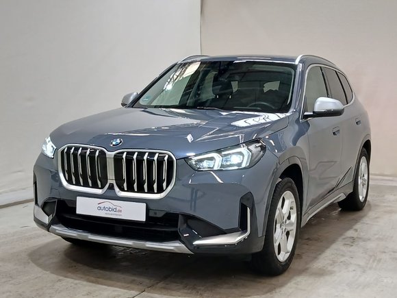 Skats no kreisās puses priekšā