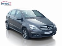 Pogled sprijeda desno