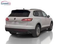 Skats no labās puses aizmugurē