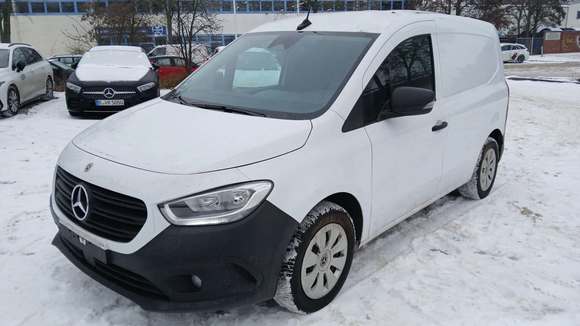 Pogled od napred levo