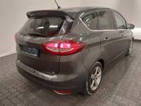 Pogled od pozadi desno