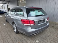 Pogled od pozadi levo