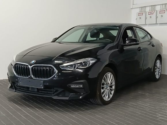 Вид спереди слева