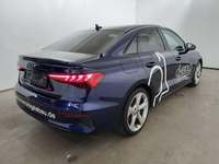 Pogled od pozadi desno