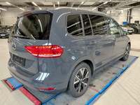 Skats no labās puses aizmugurē