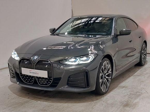 Pogled od napred levo