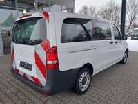 Pogled od pozadi desno