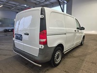 Pogled od pozadi desno