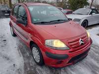 Pogled sprijeda desno