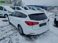 Pogled od pozadi levo