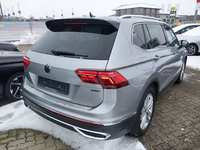 Pogled od pozadi desno