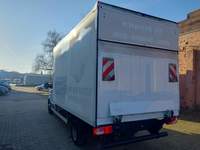 Pogled od pozadi levo