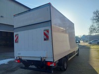 Pogled od pozadi desno