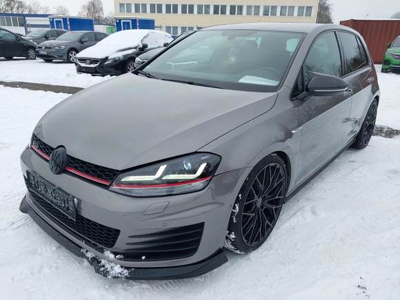 Pogled od napred levo