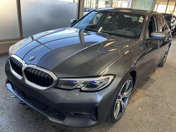 Pogled sprijeda lijevo