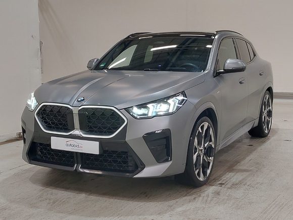 Skats no kreisās puses priekšā