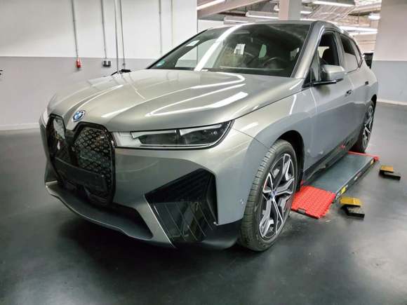 Widok z przodu po stronie lewej