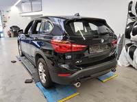 Vaade tagant vasakult