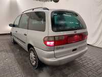 Pogled od pozadi levo