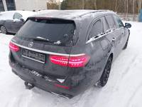 Pogled od pozadi desno