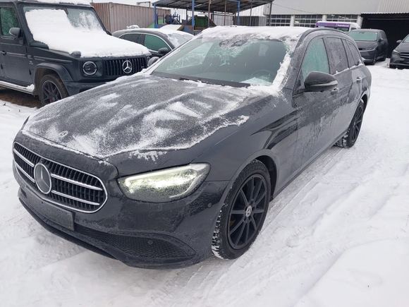 Pogled od napred levo