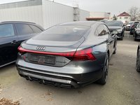 Pogled od pozadi desno