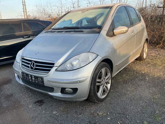 Pogled od napred levo