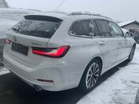 Pogled od pozadi desno