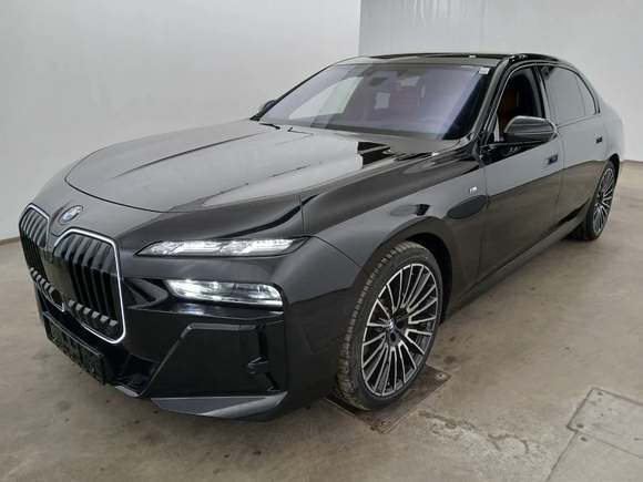 Pogled od napred levo