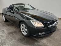 Pogled sprijeda desno