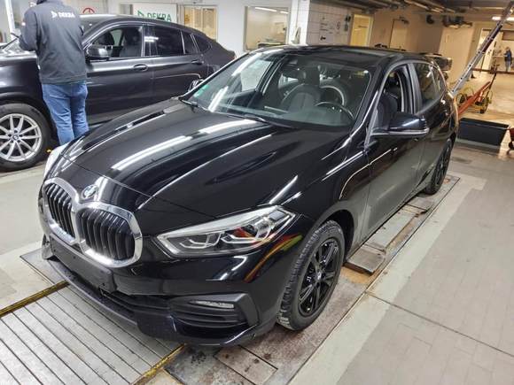 Pogled od napred levo