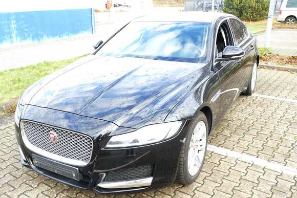 Pogled od napred levo