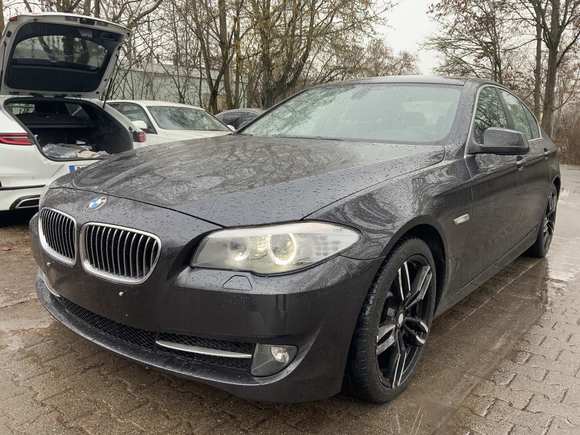 Pogled od napred levo