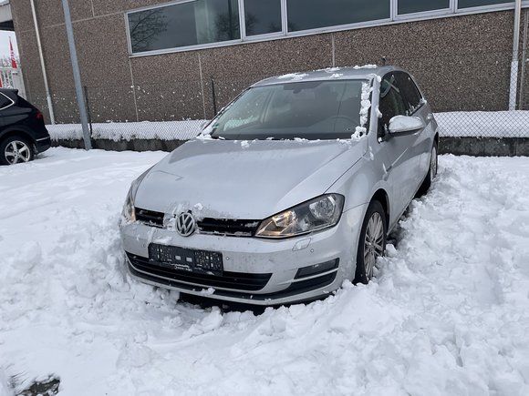 Pogled od napred levo