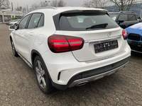 Pogled od pozadi levo