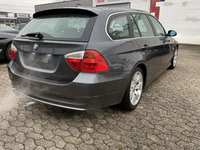 Pogled od pozadi desno