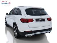 Skats no kreisās puses aizmugurē