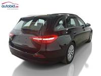 Skats no labās puses aizmugurē