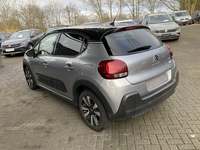 Vaade tagant vasakult