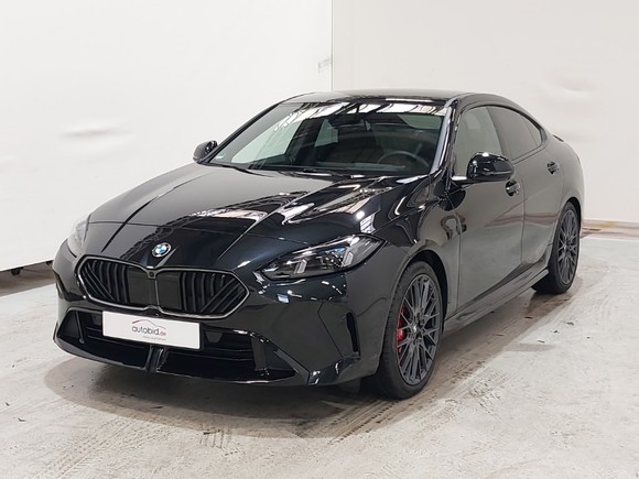 Pogled od napred levo