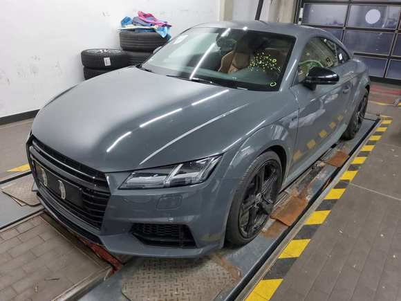 Вид спереди слева