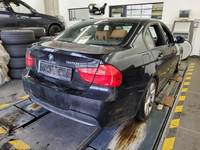 Pogled od pozadi desno