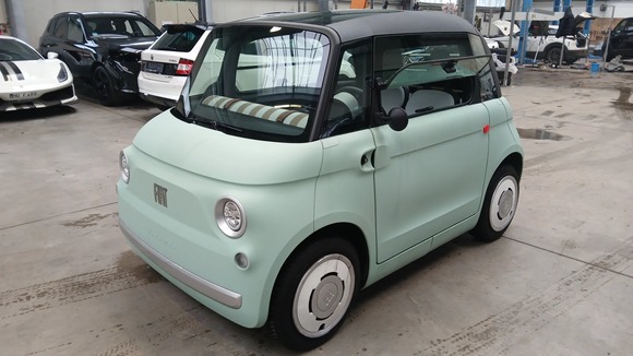 Вид спереди слева