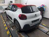 Vaade tagant vasakult