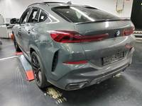 Vaade tagant vasakult