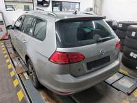 Vaade tagant vasakult